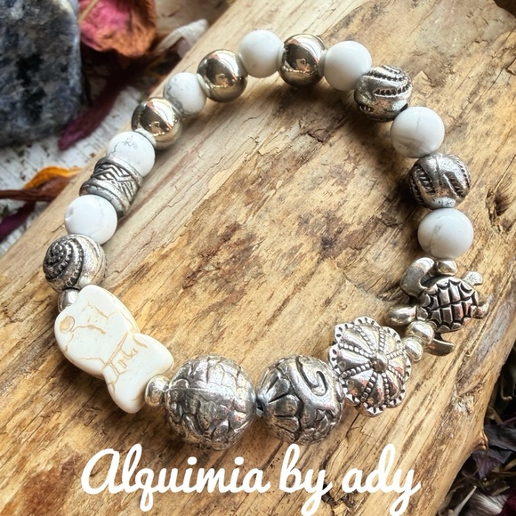 🐟 Desert Heirloom | Vintage Turquoise Fish & Howlite Story Bracelet